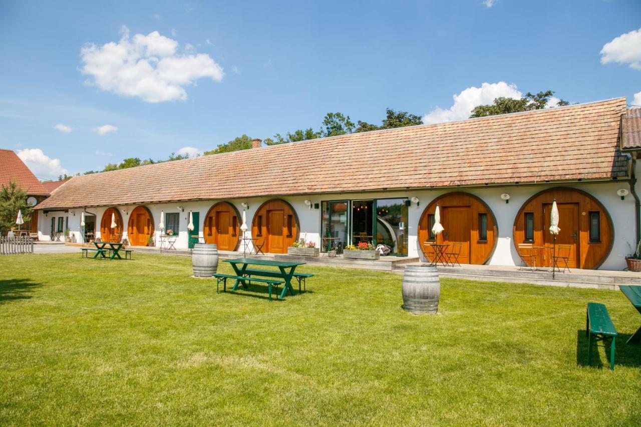 Winzerhof Kuessler - Weinviertel Stillfried Exterior foto